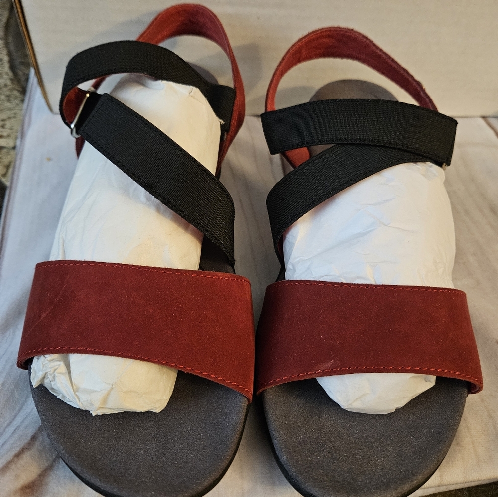 Romika Red and Black Strappy Sandals Sz 37 New With Replacement Box